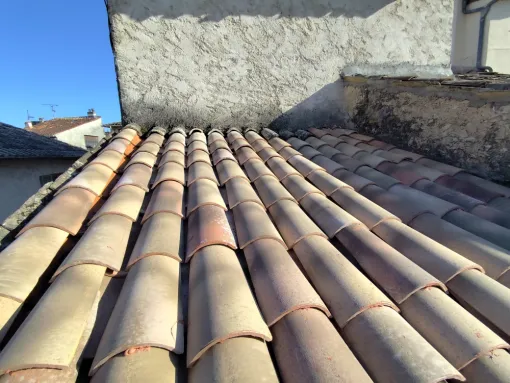 pose des nouvelles tuiles sur toiture à La Colle-sur-Loup artisan Janselme