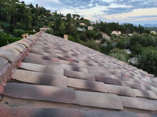 rénovation toiture faitage couvreur Vence artisan Janselme