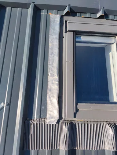 VELUX fenêtre de toit bac acier toiture artisan Janselme