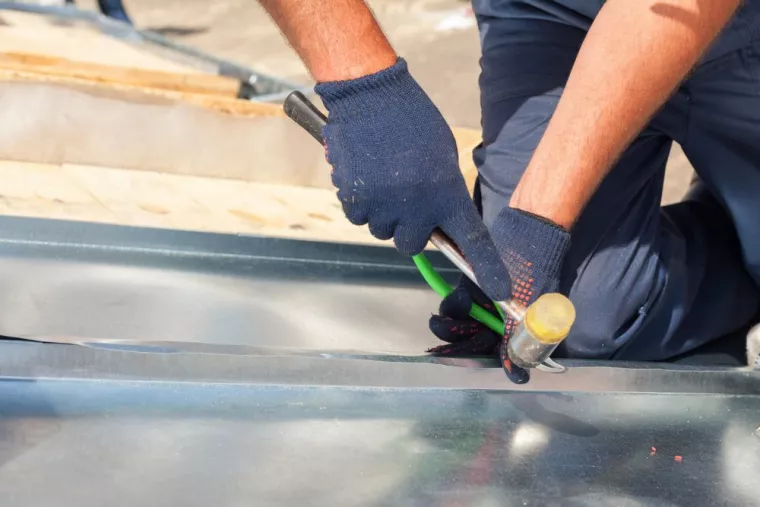 Recouvrir une toiture avec toit plat de zinc, Vence, Artisan Janselme