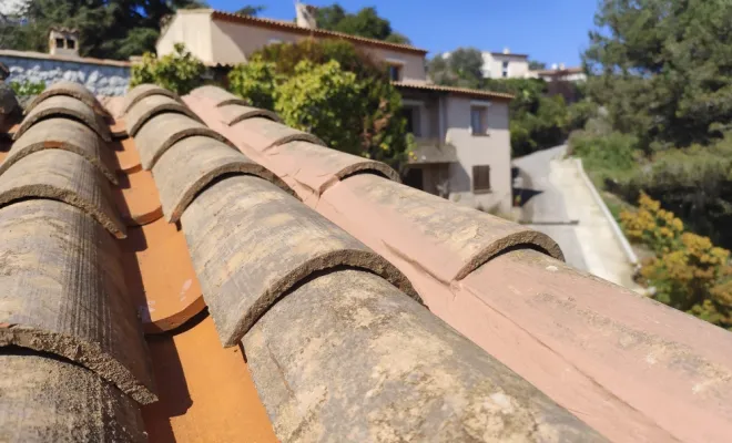 après la pause des bande elasthane et polyuréthan. Roquefort-les-Pins. artisan Janselme e