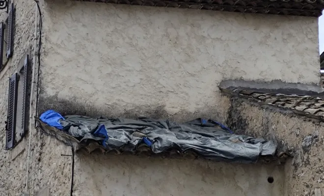 bâchage d'urgence village toiture ouverture intempéries artisan Janselme
