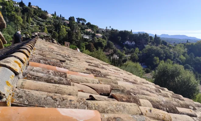 rénovation toiture couvreur Vence faîtage artisan Janselme